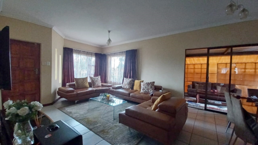 To Let 4 Bedroom Property for Rent in Mandela View Free State